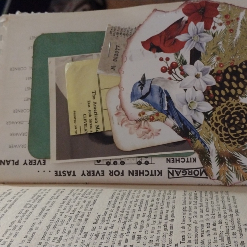 Handmade "Red Ribbon" junk journal - Picture 9 of 12